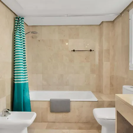 En Complejo Con Piscina Climatizada - El Presidente 234 * Естепона