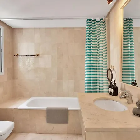 En Complejo Con Piscina Climatizada - El Presidente 234 Apartman