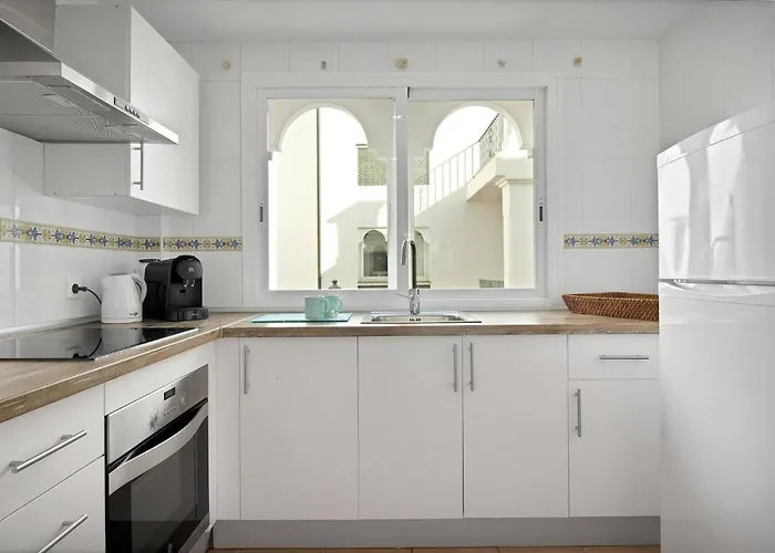 En Complejo Con Piscina Climatizada - El Presidente 234 * Estepona