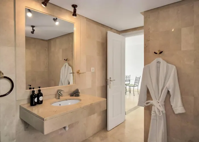 En Complejo Con Piscina Climatizada - El Presidente 234 * Estepona