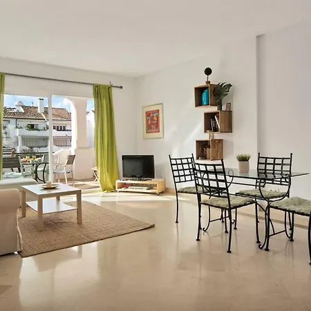 En Complejo Con Piscina Climatizada - El Presidente 234 Lejlighed Estepona