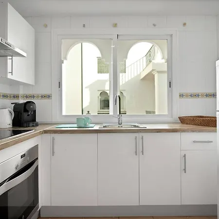 En Complejo Con Piscina Climatizada - El Presidente 234 * Estepona