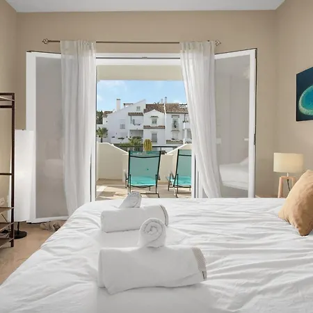 En Complejo Con Piscina Climatizada - El Presidente 234 * Estepona