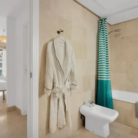 En Complejo Con Piscina Climatizada - El Presidente 234 * Estepona