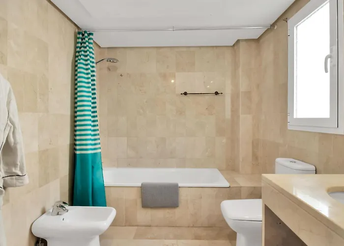 En Complejo Con Piscina Climatizada - El Presidente 234 * Estepona