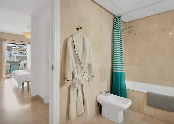 En Complejo Con Piscina Climatizada - El Presidente 234 * Estepona