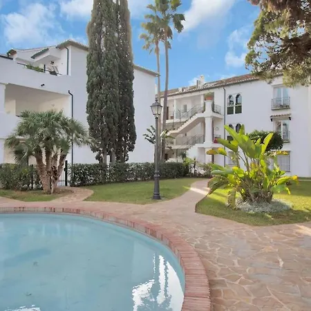 En Complejo Con Piscina Climatizada - El Presidente 234 * Estepona